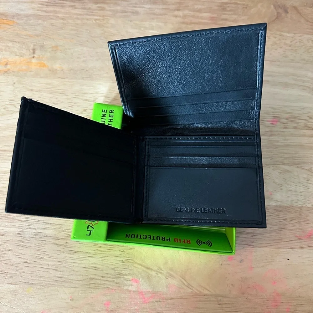 47 MAPLE  Men's Genuine Leather Credit Card . New